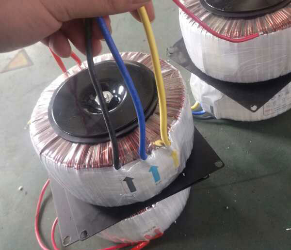 環(huán)形變壓器200W,220V轉24V環(huán)形變壓器廠家